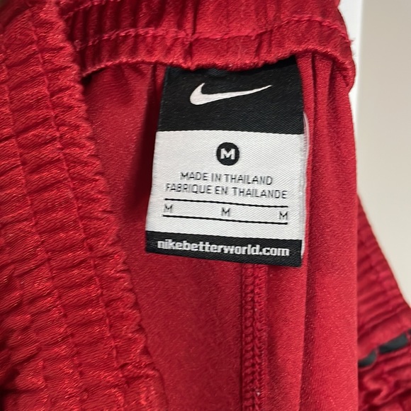 Nike red and black basketball shorts mens size M - Picture 3 of 3